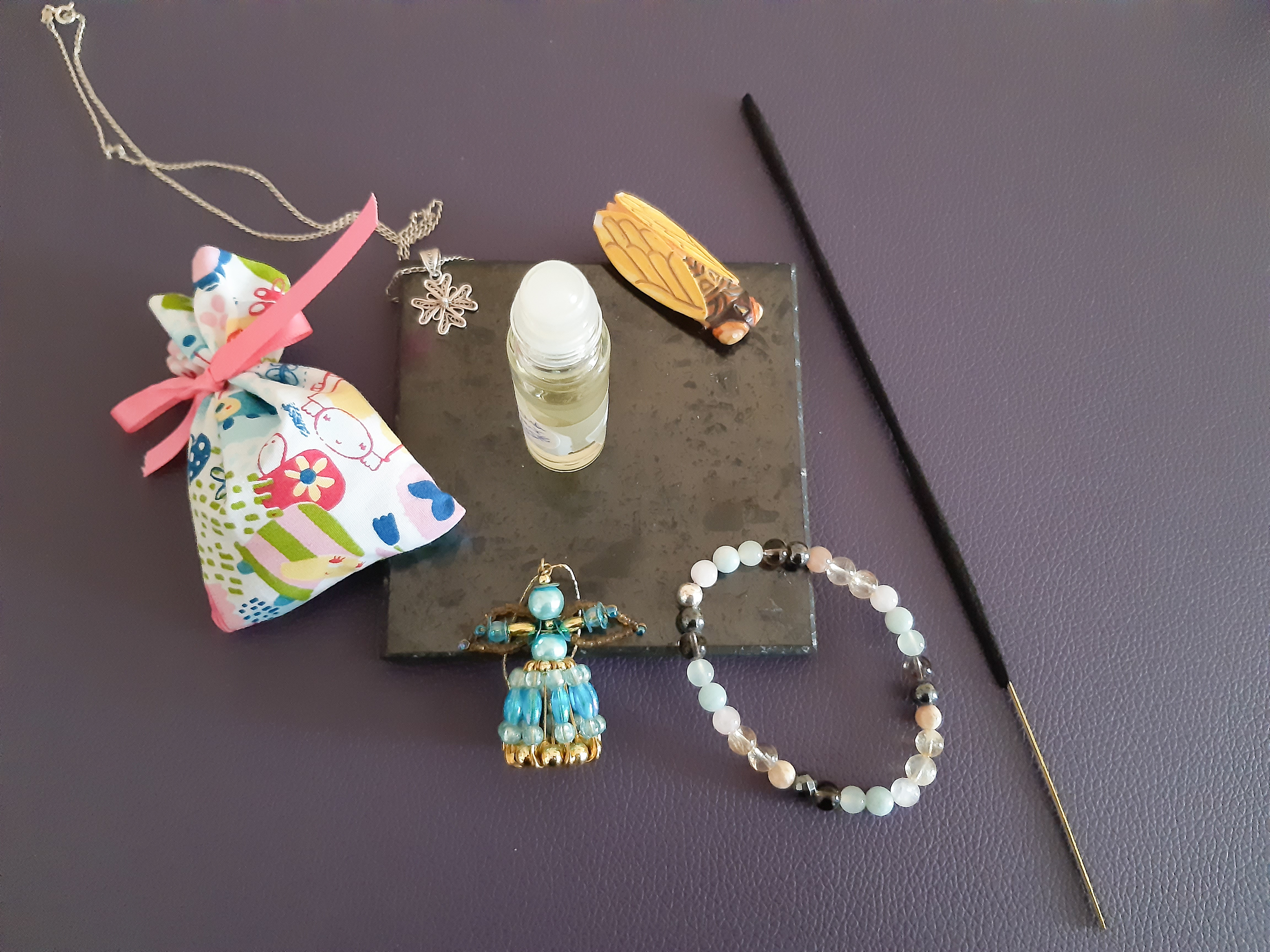 énergétisation d'objet bijou encens cristaux huiles essentielles bibelot lavande