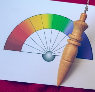 Mon pendule bois mélèze jura suisse Bien-être Angéline Ange Angélique énergie énergétique taux vibratoire taux énergétique vibration cadran Bovis HLV