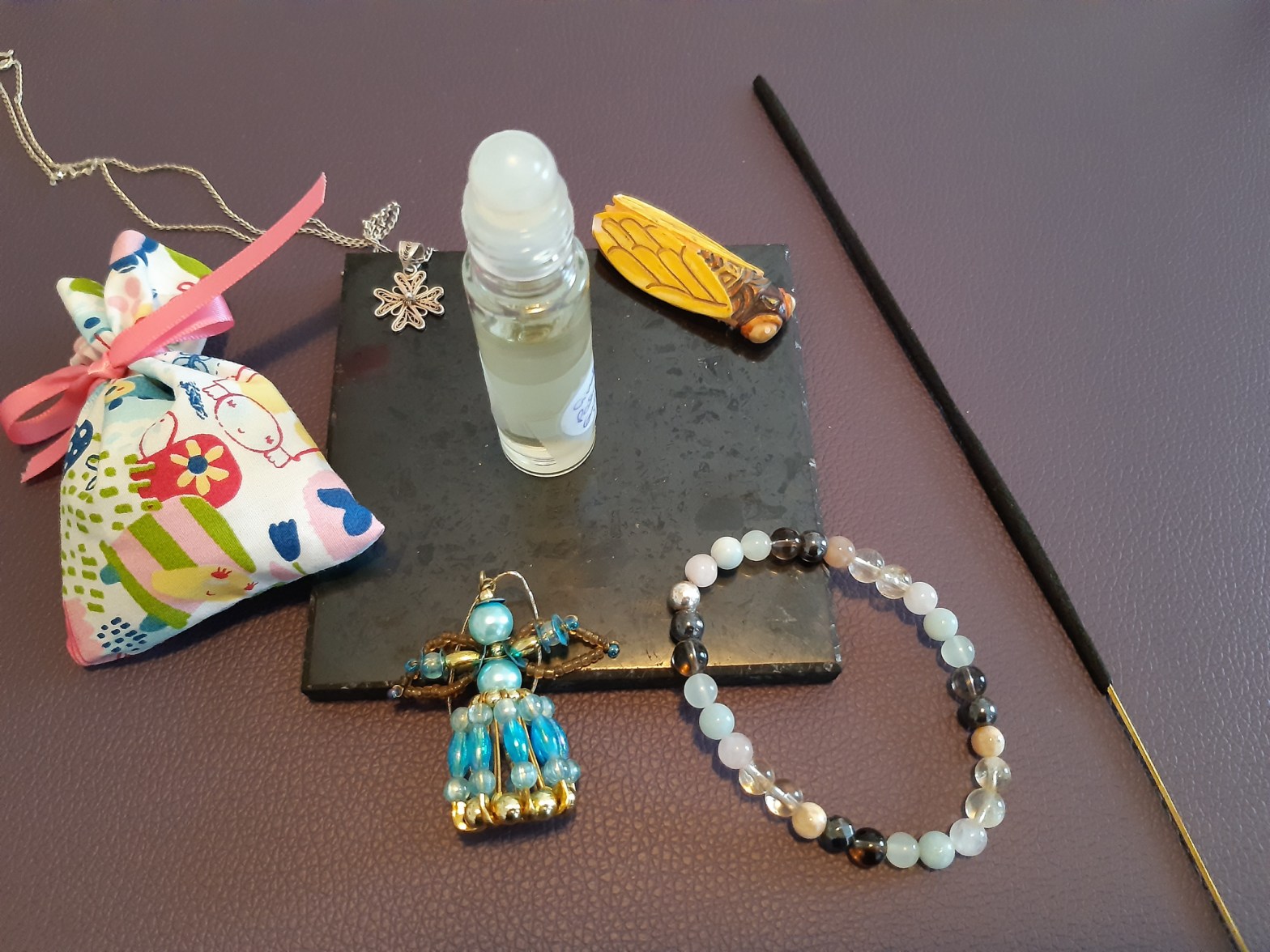 soin énergétique énergétiser soin energetique energetiser objet bijou huile essentielle synergie ange bleu croix de Malte Zoom